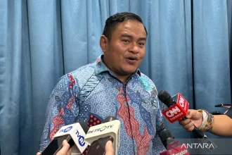 Kepala Ekonom Trimegah Sekuritas Indonesia Fakhrul Fulvian ditemui di kantor Badan Komunikasi Pemerintah, Jakarta, Rabu (21/1/2026). (ANTARA/Maria Cicilia Galuh)